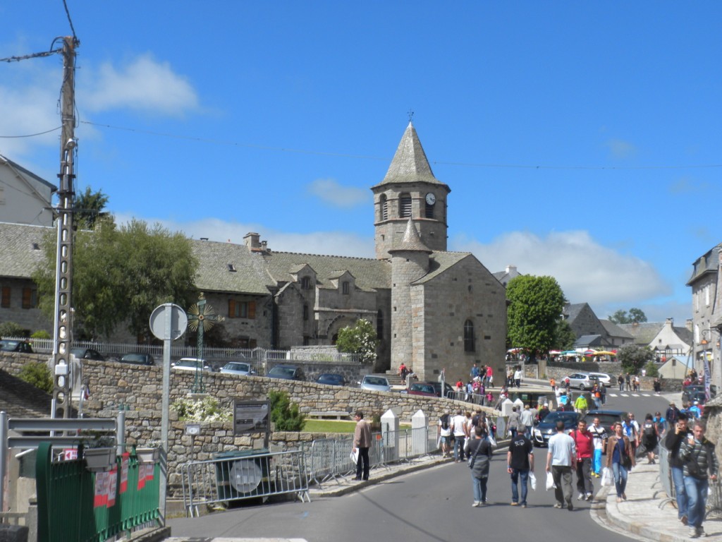 Le samedi, la belle église de NASBINALS